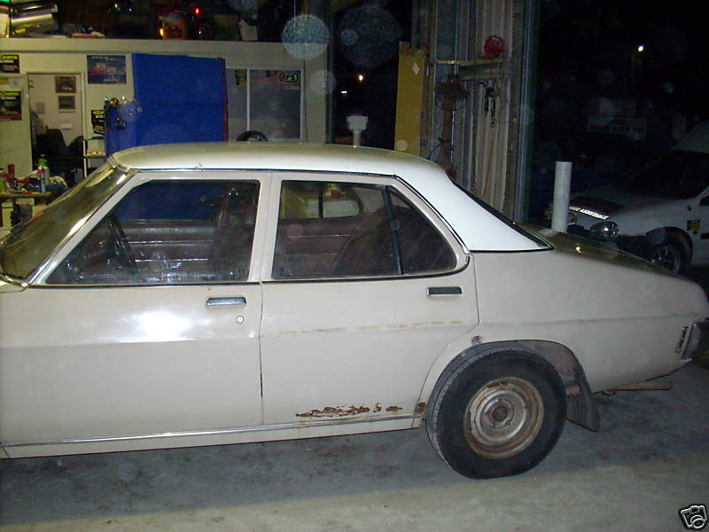 HQ Holden in Glacier White over Willow — Kingswood Sedan
