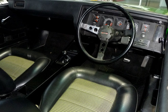 HQ Holden with Black Black/Green Houndstooth insert trim — Monaro GTS Coupe