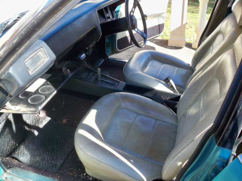 HQ Holden with Doeskin/Black Vinyl trim — Monaro GTS/4