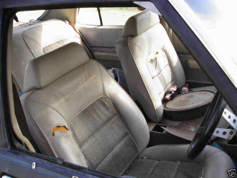 HQ Holden with Doeskin/Chestnut Ranier Cloth insert trim — Monaro GTS/4