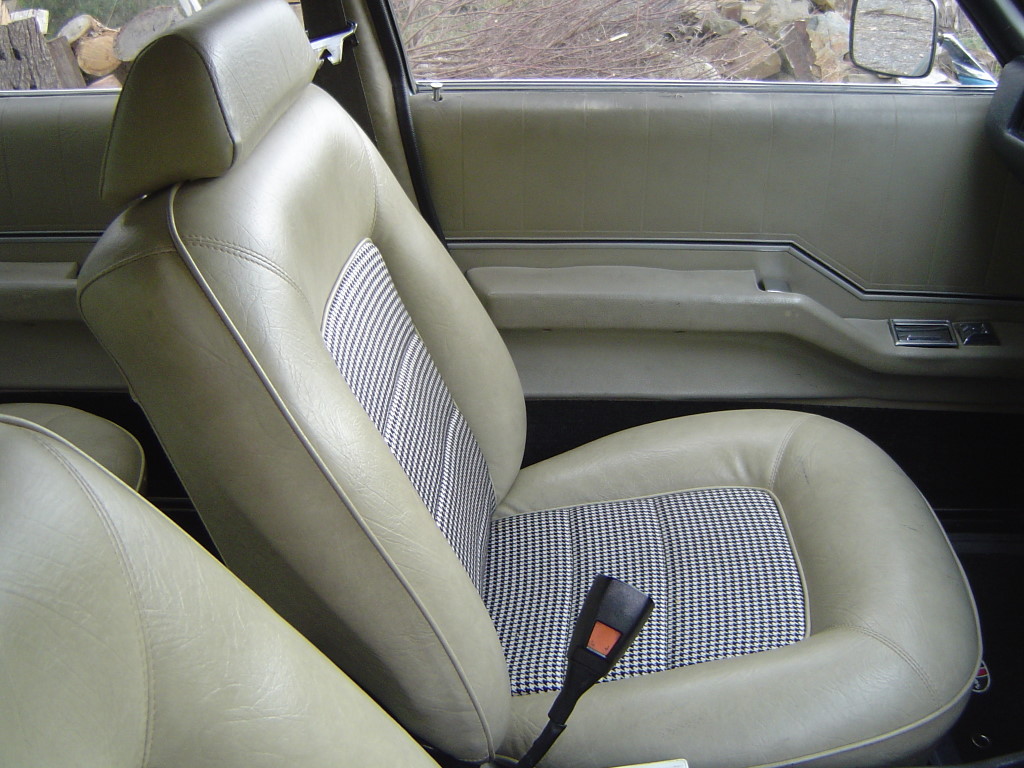 HQ Holden with Doeskin/Black Ranier Cloth insert trim — Monaro GTS/4