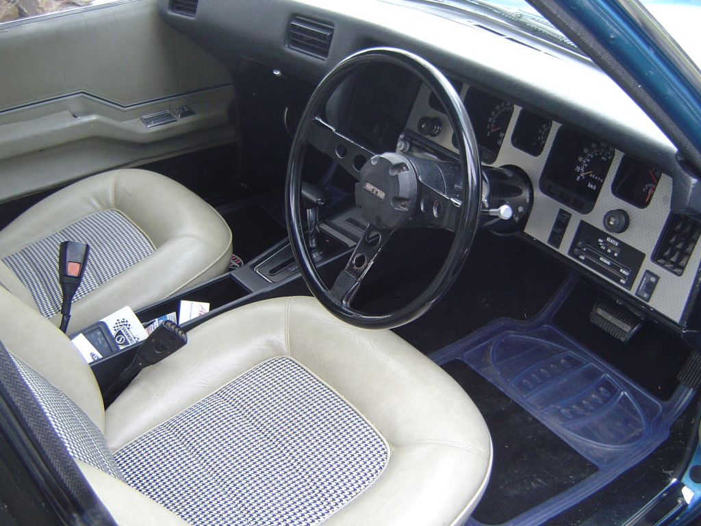 HQ Holden with Doeskin/Black Ranier Cloth insert trim — Monaro GTS/4