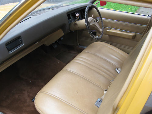 HQ Holden with Antique Saddle vinyl trim — Kingswood Sedan