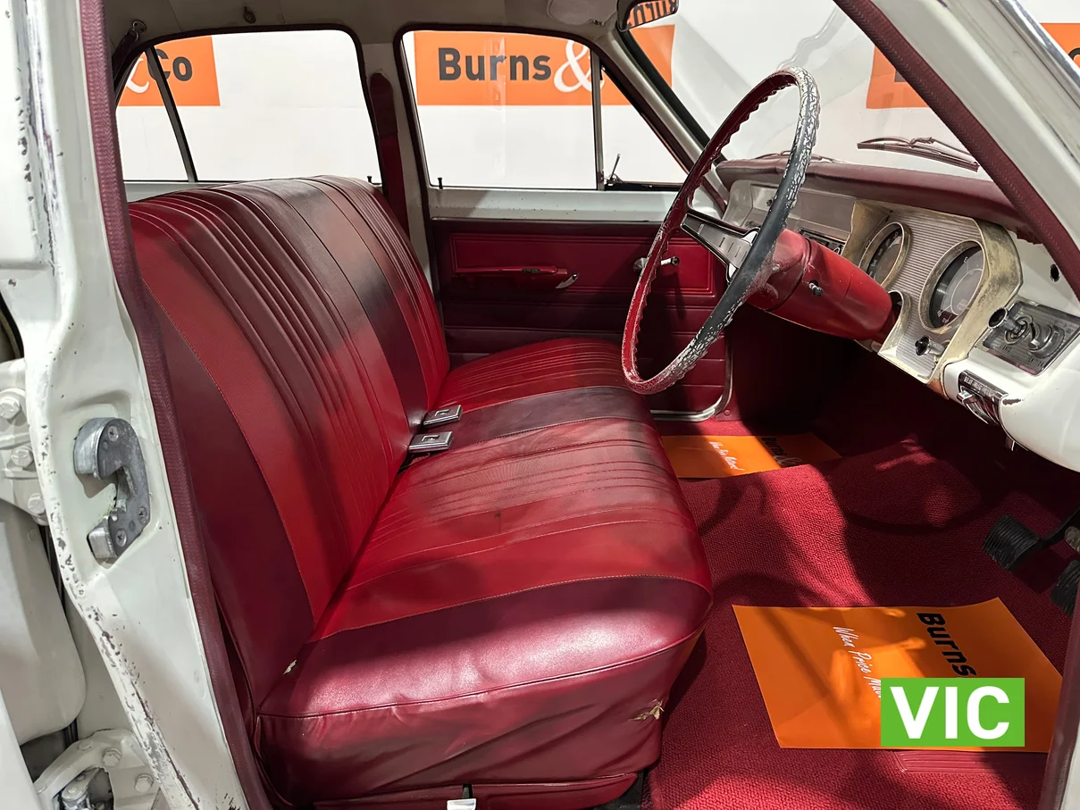 HR Holden with Dante & Mephisto Red trim — Special Sedan