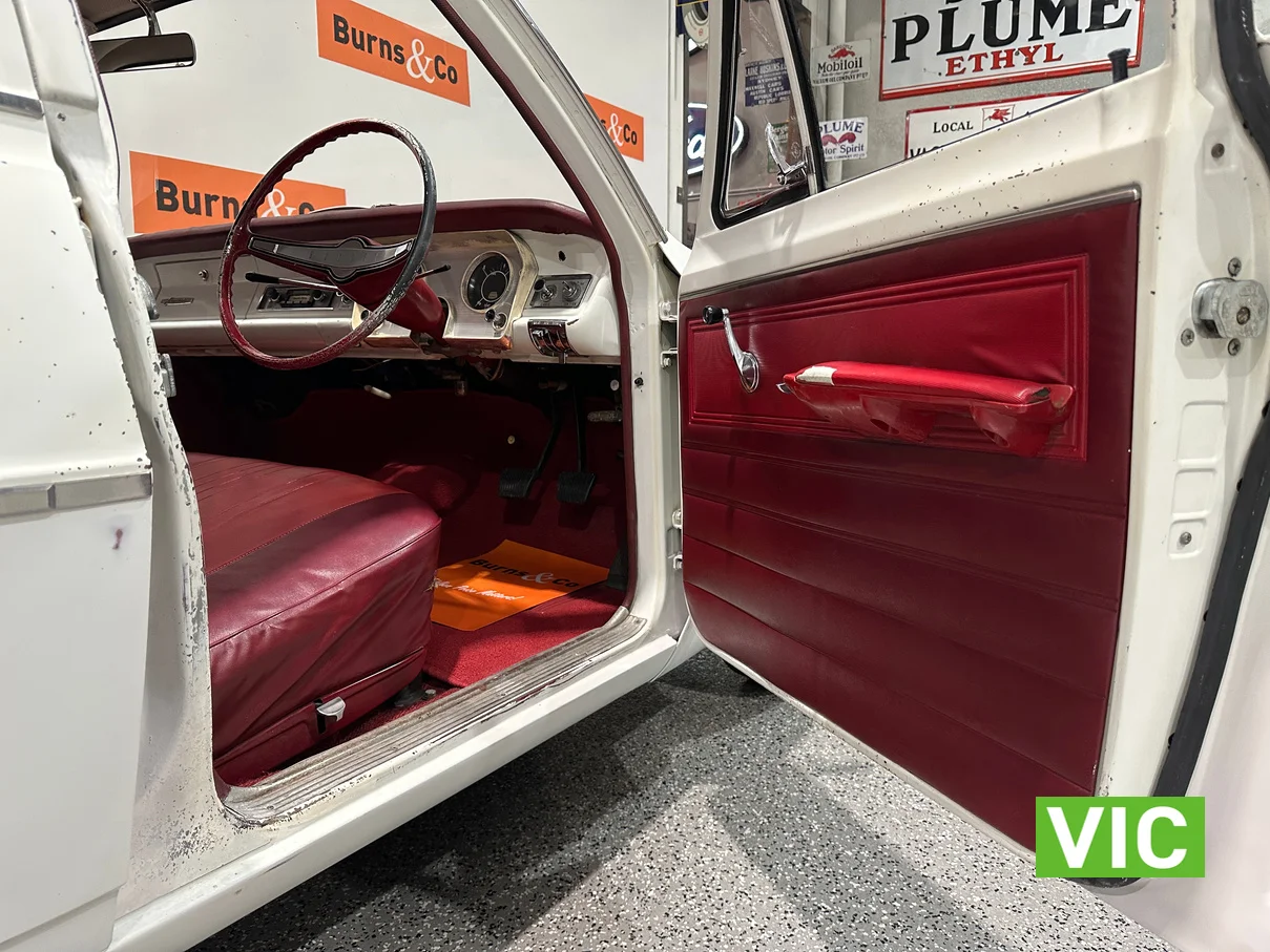 HR Holden with Dante & Mephisto Red trim — Special Sedan