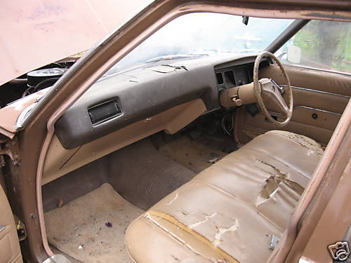 HQ Holden with Antique Saddle vinyl trim — Kingswood Sedan