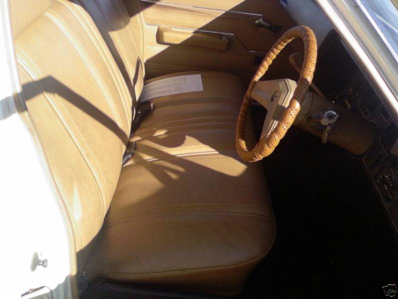 HQ Holden with Antique Saddle vinyl trim — Kingswood Sedan