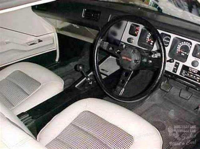 HQ Holden with Flax Black/White Houndstooth insert trim — Monaro GTS Coupe