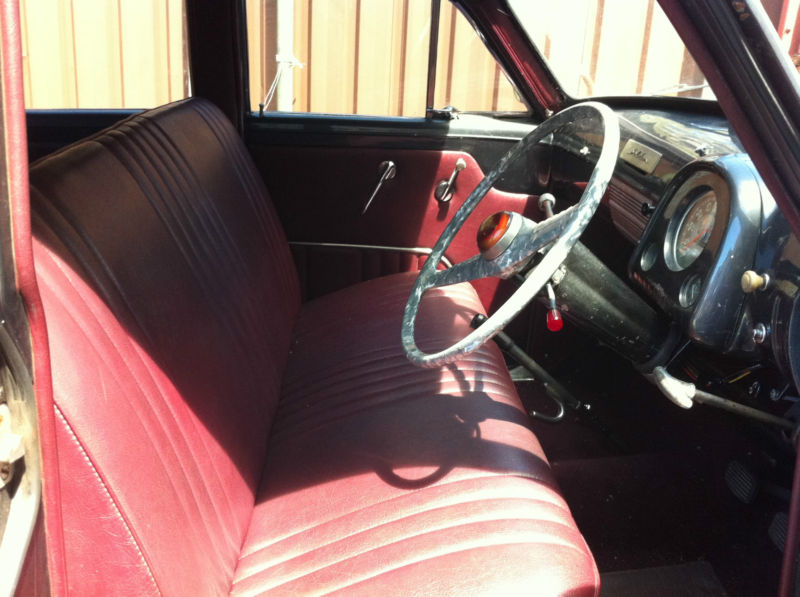 48 Holden with Bodycloth or Red Leather trim — Standard Sedan